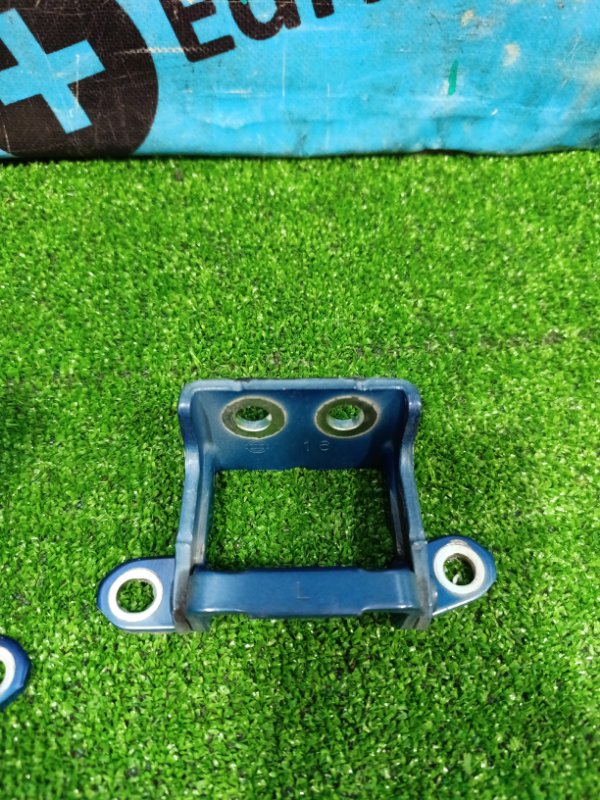 Петля двери передняя левая NOTE 2021 E13 HR12 Петля двери передняя левая NOTE 2021 E13 HR12