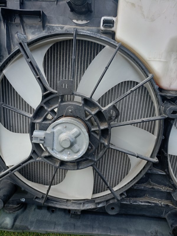 Телевизор Voxy 2014 ZRR85 3ZR-FAE