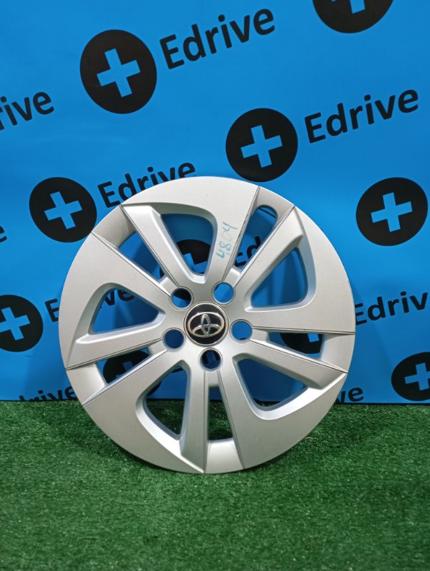 Колпак на колесо Toyota Prius 2016 ZVW50 2ZR-FXE контрактная