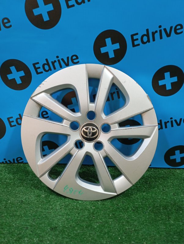 Колпак на колесо Toyota Prius 2016 ZVW50 2ZR-FXE контрактная