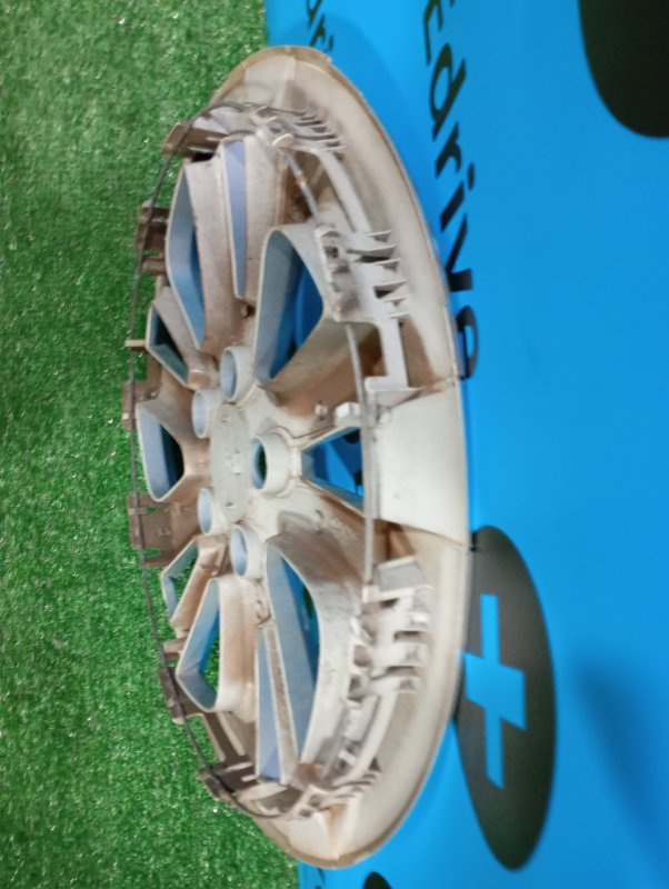 Колпак на колесо Prius 2016 ZVW50 2ZR-FXE