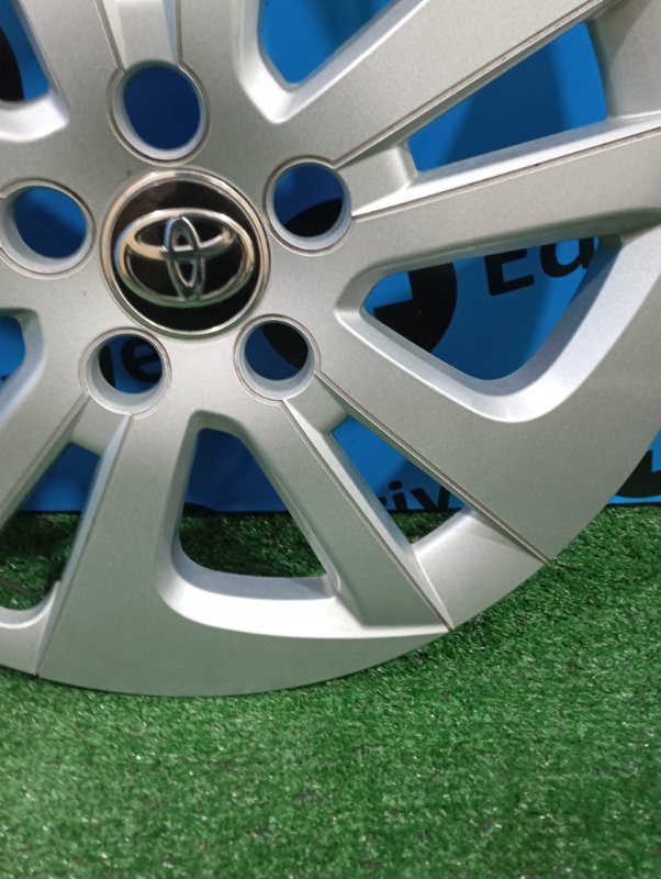 Колпак на колесо Toyota Prius ZVW50 2ZR-FXE