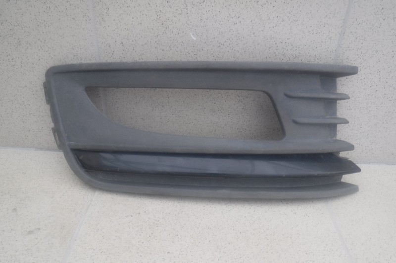 Запчасть решетка в бампер правая Volkswagen Polo SED 6RU853666F9B9 Б/У Решетка в бампер правая Volkswagen Polo SED 6RU853666F9B9 Б/У