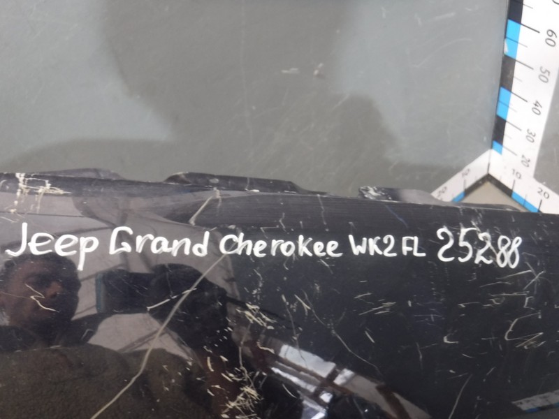 Крыло переднее левое Grand Cherokee WK2
