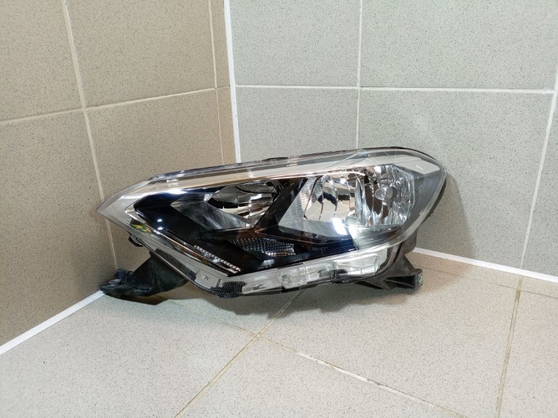 Фара левая Jetta VA3 L6RM941005 Б/У