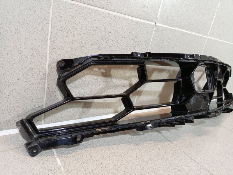 Решетка радиатора Urus