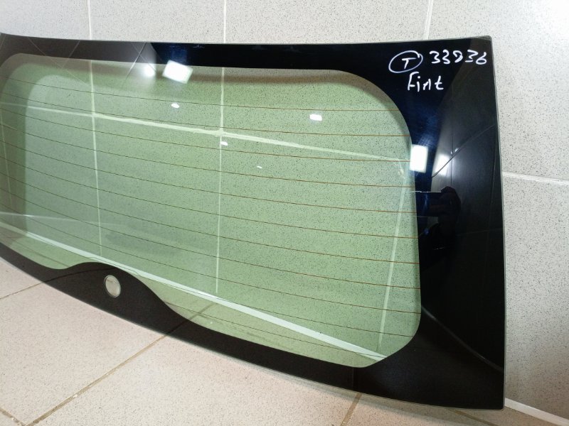 Стекло двери багажника SX4 1