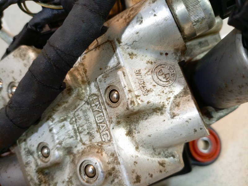 Блок клапанов гидроподвески 5-Series F10