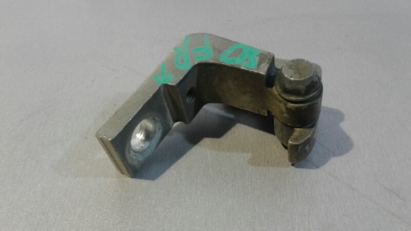 Петля двери верхняя передняя правая Skoda Octavia 1996- 2010 1U2 AKL Б/У