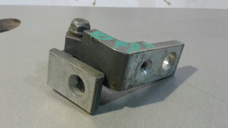 Петля двери верхняя передняя правая Octavia 1996- 2010 1U2 AKL