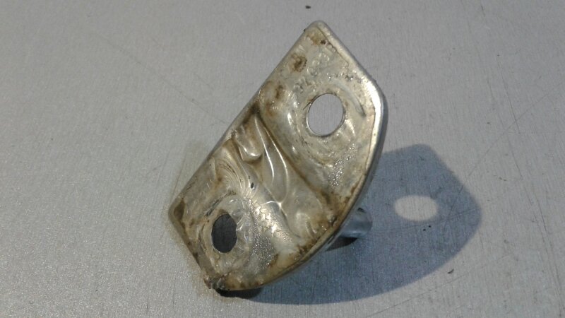 Петля замка передняя правая Octavia 1996- 2010 1U2 AKL