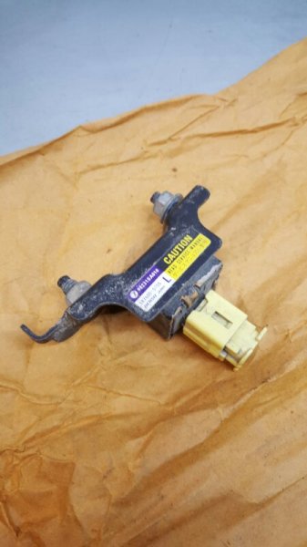 Датчик airbag передний левый Subaru Forester S11 1876005150 Б/У