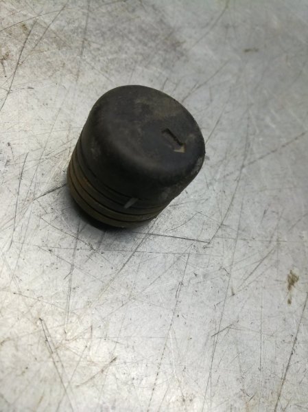 Упор капота Mitsubishi Dion 2000- 2005 TA-CR5W 4G63 Б/У