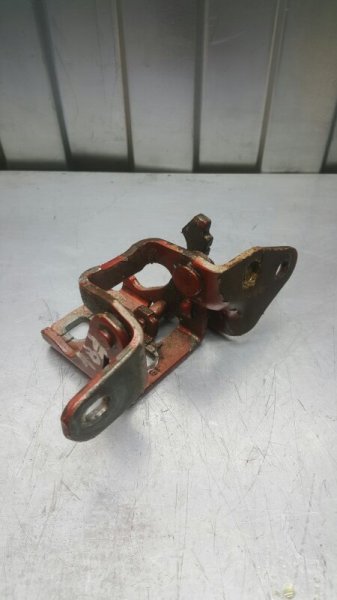 Петля двери нижняя передняя правая Dodge Caliber 2006-2012 PM ECN Б/У