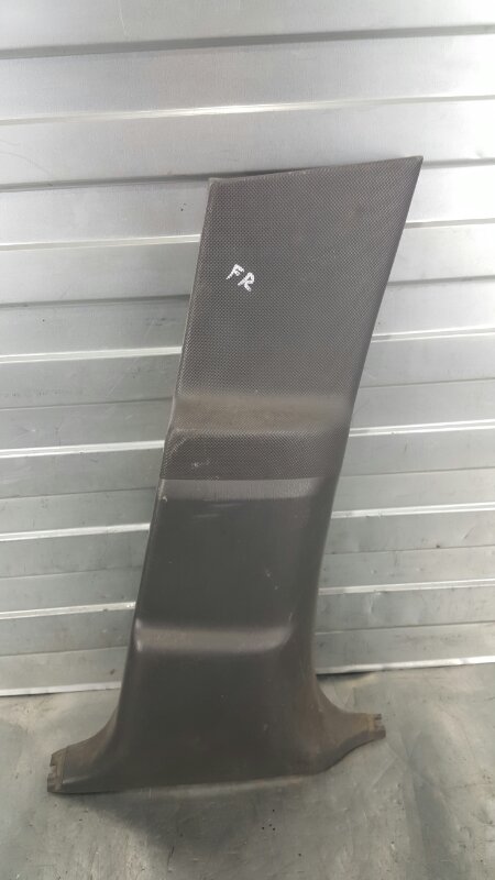 Накладка центральной стойки правая Daihatsu YRV 08.2000 - 08.2005 UA-M201G K3VE 6341397401 Б/У
