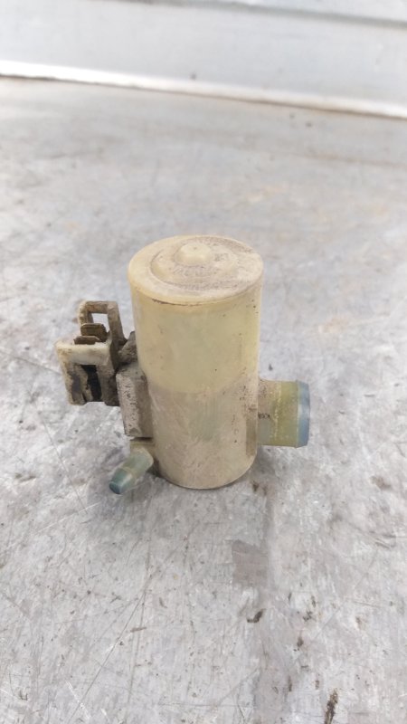 Насос омывателя Subaru Impreza 1992-2000 GF1 EJ15 86611AC010 Б/У