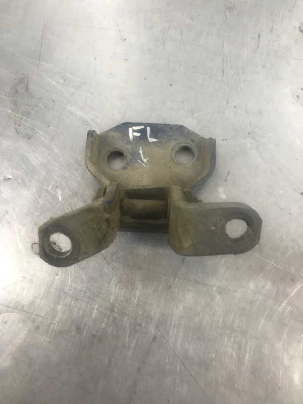 Петля двери передняя левая Subaru Impreza 1992-2000 GC/GF EJ15 61220FA000 Б/У