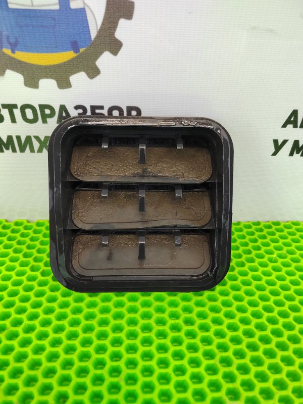 Решетка вентиляционная Ssangyong Actyon 2010- 2021 CK G20DF 6810008100 Б/У