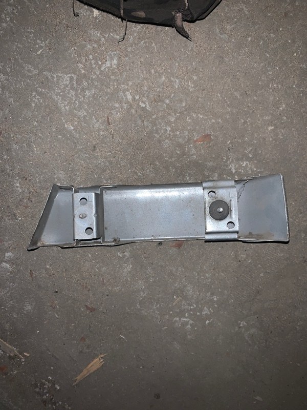 Планка под стоп Nissan Sunny B15