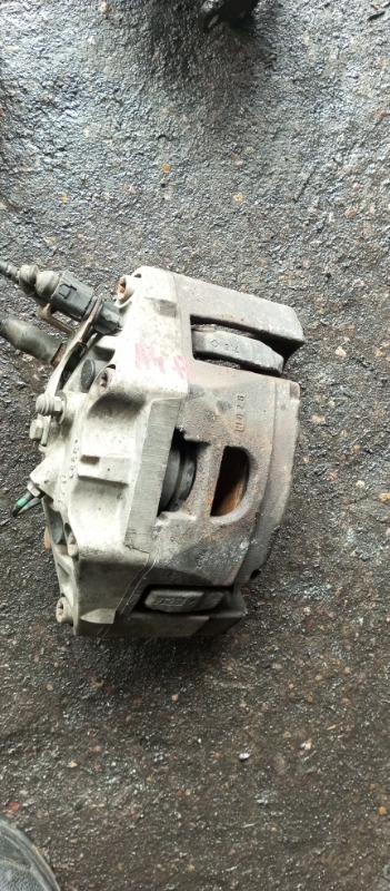 Суппорт передний правый Audi A4 B6 2002 8EC amb 898090-0-0-009 Б/У