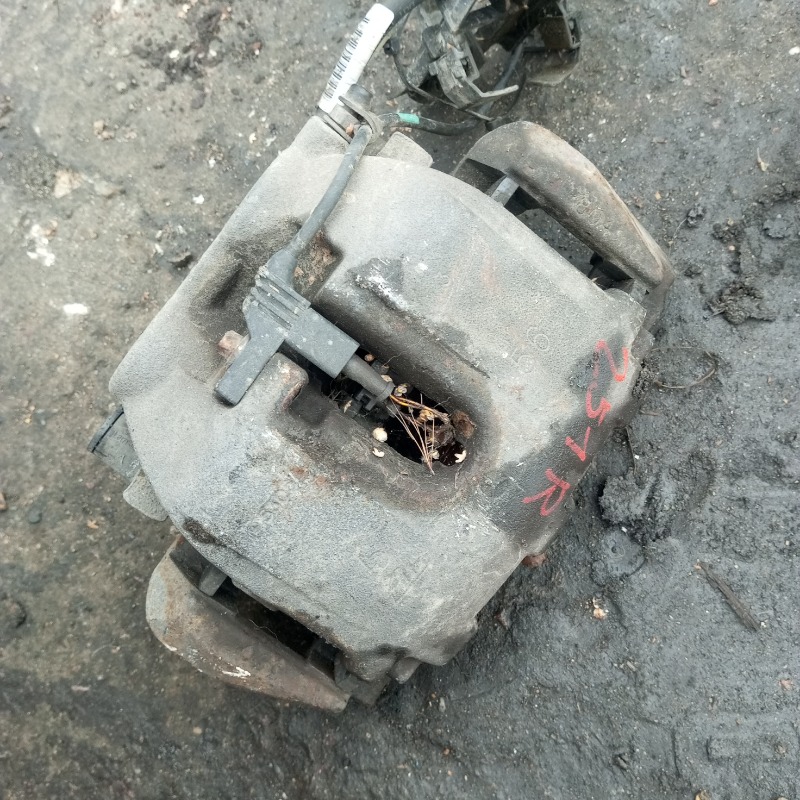 Запчасть суппорт передний правый Mercedes-Benz R W251 65652401 контрактная Суппорт передний правый Mercedes-Benz R W251 65652401 контрактная