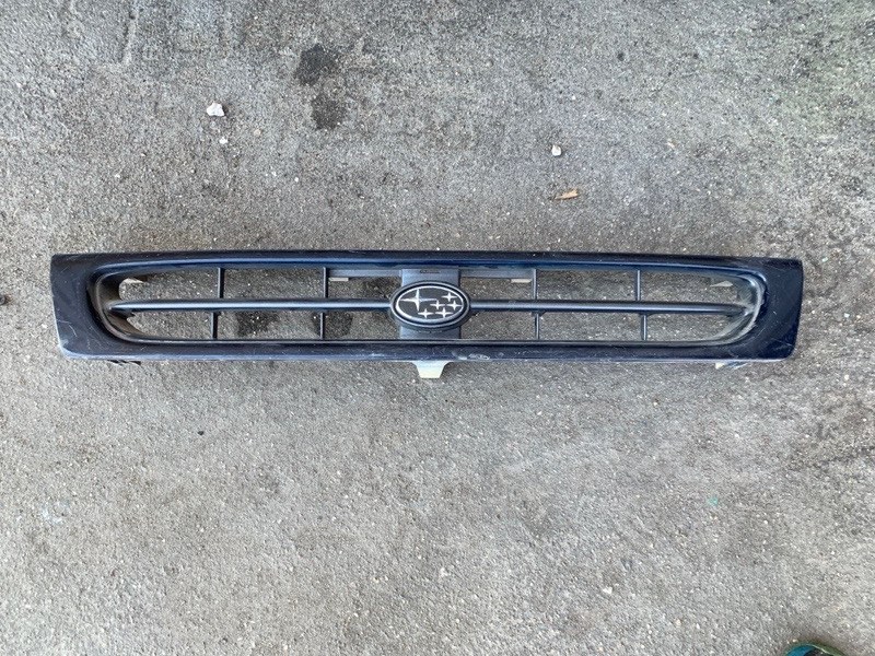 Решетка радиатора Subaru Legacy