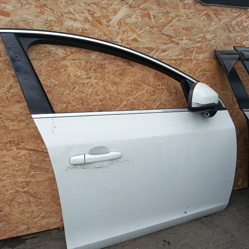 Дверь передняя правая Volvo V60 2012 DBA-FB4164T 768678689 контрактная