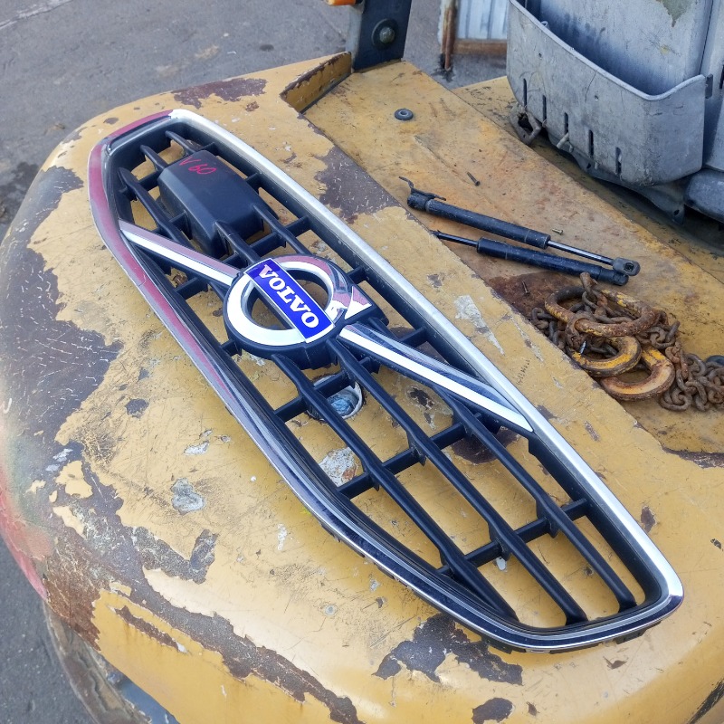 Решетка бампера Volvo V60 2012 DBA-FB4164T 76789698 Б/У