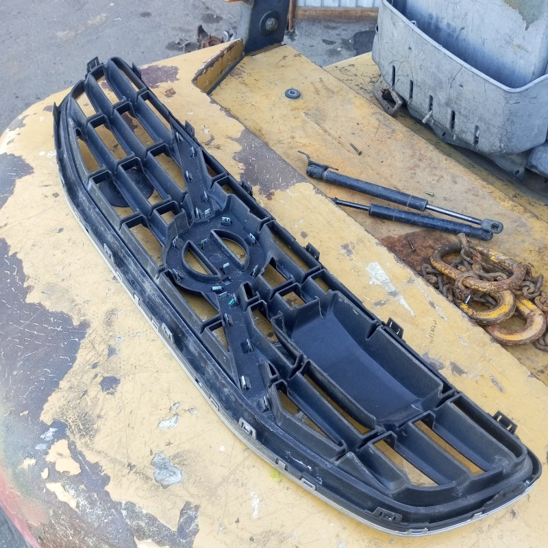 Решетка бампера V60 2012 DBA-FB4164T