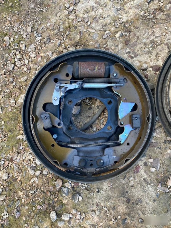 Щит тормозной задний Suzuki Grand Vitara