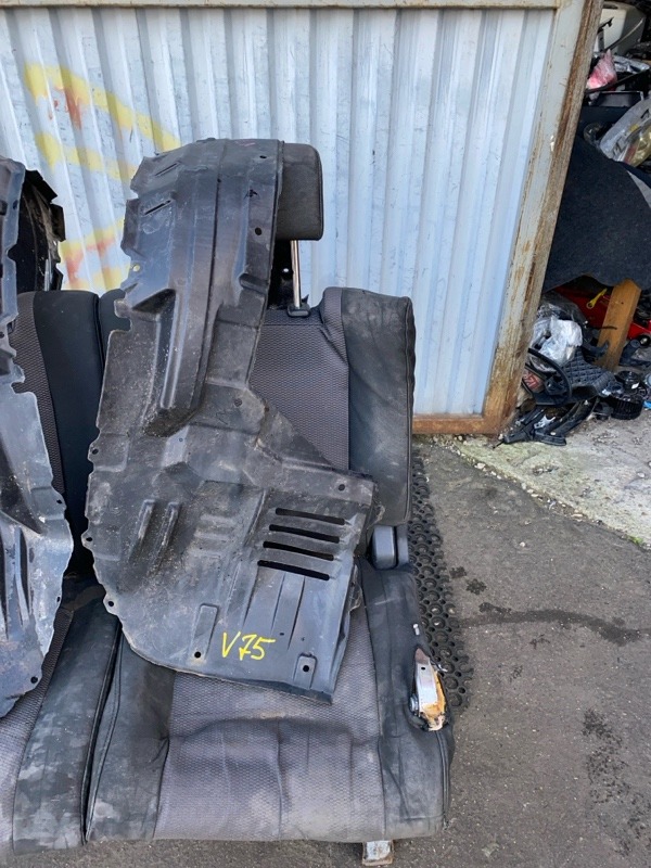 Подкрылок передний Mitsubishi Pajero 3 V70 контрактная