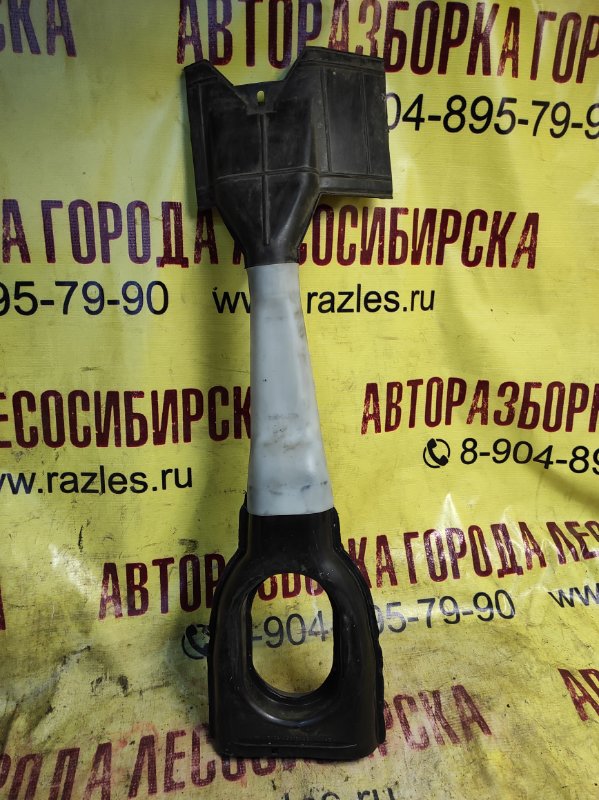 Запчасть воздуховод Иж 2126 ОДА 1998 2126 УЗАМ-331 Б/У Воздуховод Иж 2126 ОДА 1998 2126 УЗАМ-331 Б/У