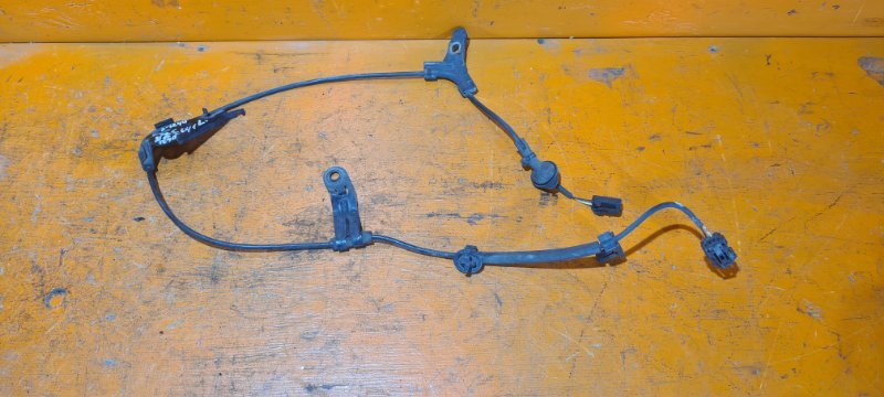 Датчик abs Toyota Corolla Axio NZE141 1NZ-FE 2006 левый (б/у)