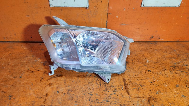 Фара TOYOTA SUCCEED NCP160 1NZ-FE 2014 правая (б/у)