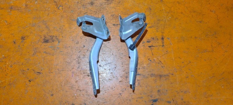 Петля капота TOYOTA corolla axio NZE141 1NZ-FE 2010 (б/у)