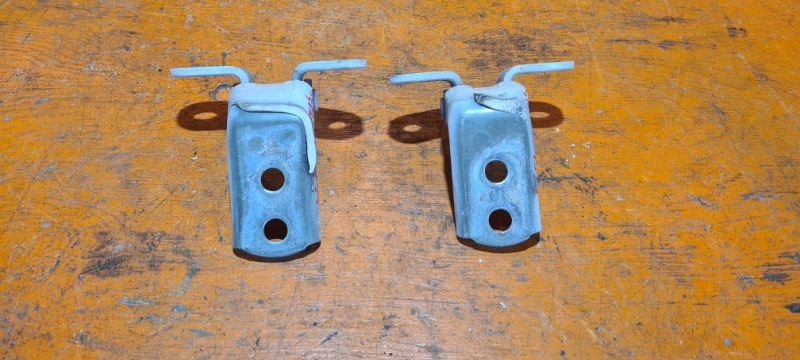 Петля дверная TOYOTA CARINA ST215 3SFE 2000 передняя левая (б/у)