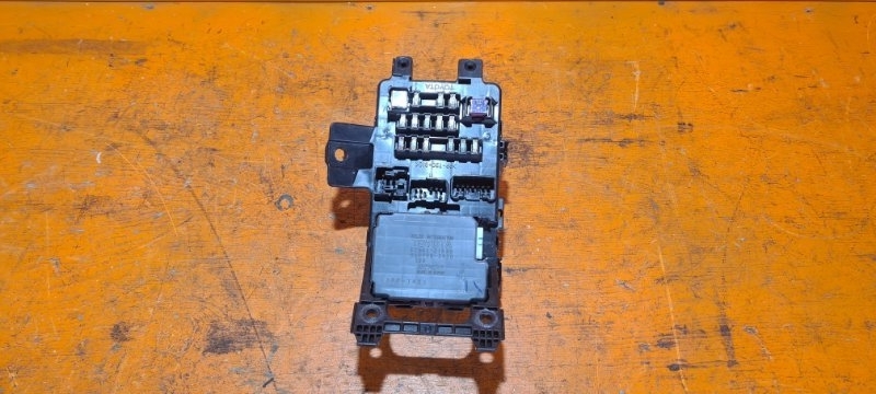 Body control TOYOTA CARINA AT211 7AFE 1999 (б/у)