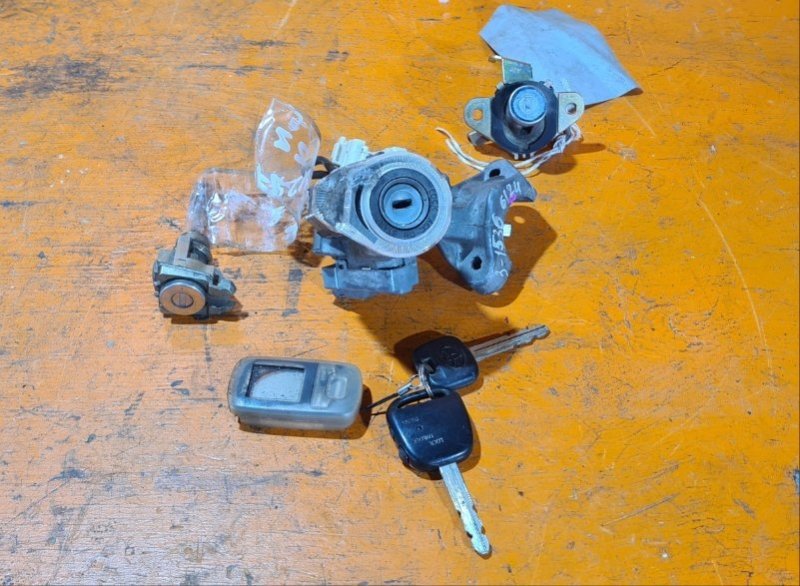 Замок зажигания TOYOTA PREMIO ZZT245 1ZZFE 2002 (б/у)