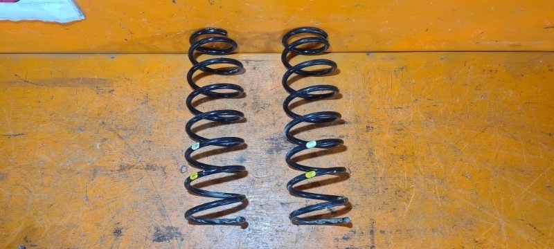 Пружина SUZUKI JIMNY JB64 передняя (б/у)