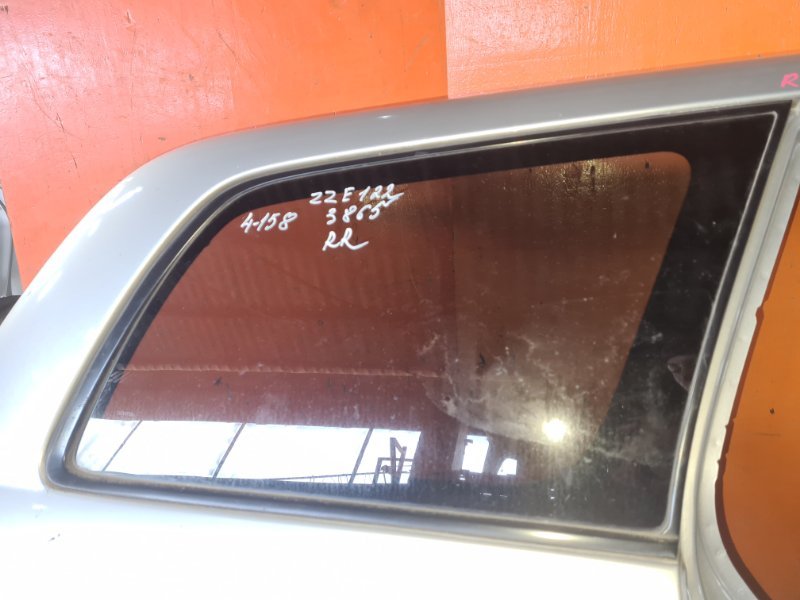 Стекло собачника TOYOTA COROLLA FIELDER ZZE122 1ZZFE 2001 заднее правое (б/у)