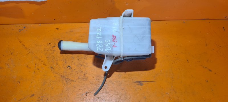 Бачок омывателя TOYOTA COROLLA FIELDER ZZE122 1ZZFE 2001 (б/у)