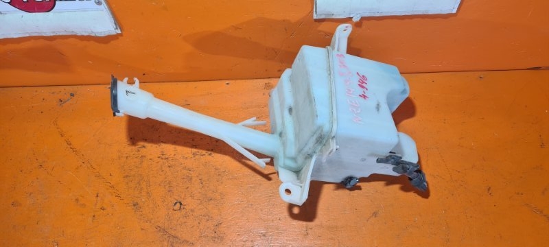 Бачок омывателя TOYOTA corolla axio NZE144 1NZ-FE 2007 (б/у)