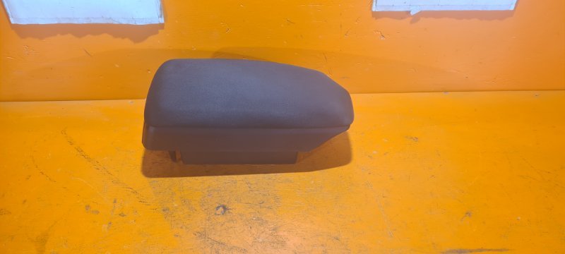Бардачок между сиденьями TOYOTA corolla axio NKE165 1NZ-FXE 2013 (б/у)