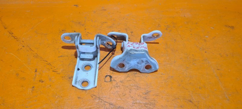 Петля дверная TOYOTA COROLLA AXIO NZE144 1NZ-FE 2008 передняя левая (б/у)
