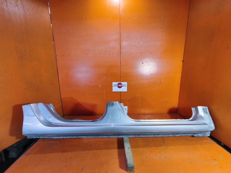 Порог кузова TOYOTA COROLLA FIELDER ZZE122 1ZZFE 2001 правый (б/у)