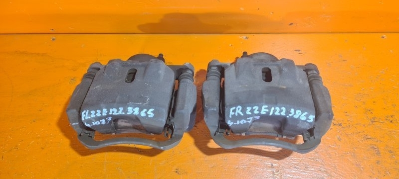 Суппорт TOYOTA COROLLA FIELDER ZZE122 1ZZFE 2001 передний (б/у)