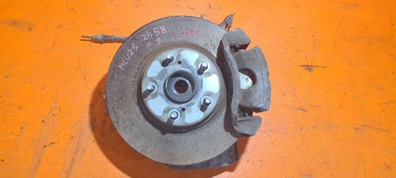 Ступица TOYOTA KLUGER MCU25 1MZFE 2001 передняя правая (б/у)