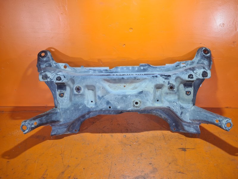 Балка под двс TOYOTA COROLLA FIELDER NKE165 1NZ-FXE 2014 (б/у)