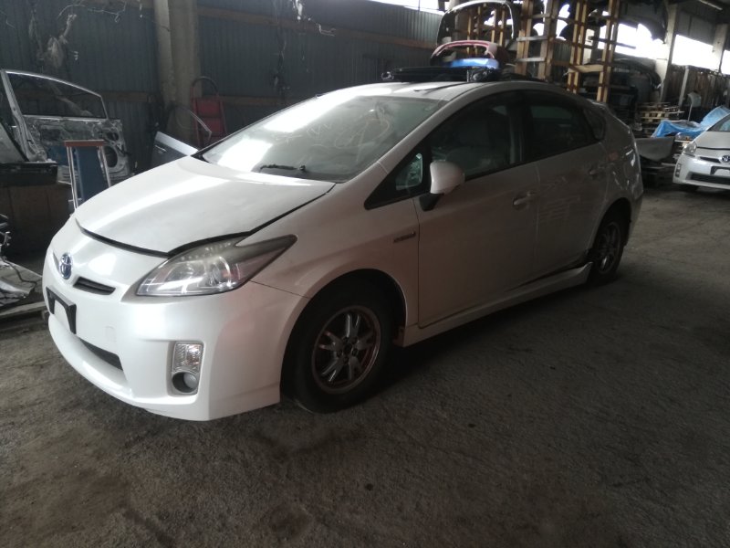 Автомобиль TOYOTA PRIUS ZVW30 2ZRFXE 2011 года в разбор