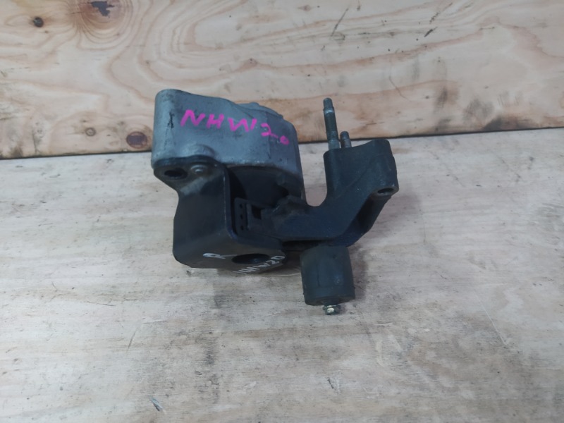 Подушка двигателя Toyota Prius NHW20 1NZ-FXE 2004 правая (б/у)